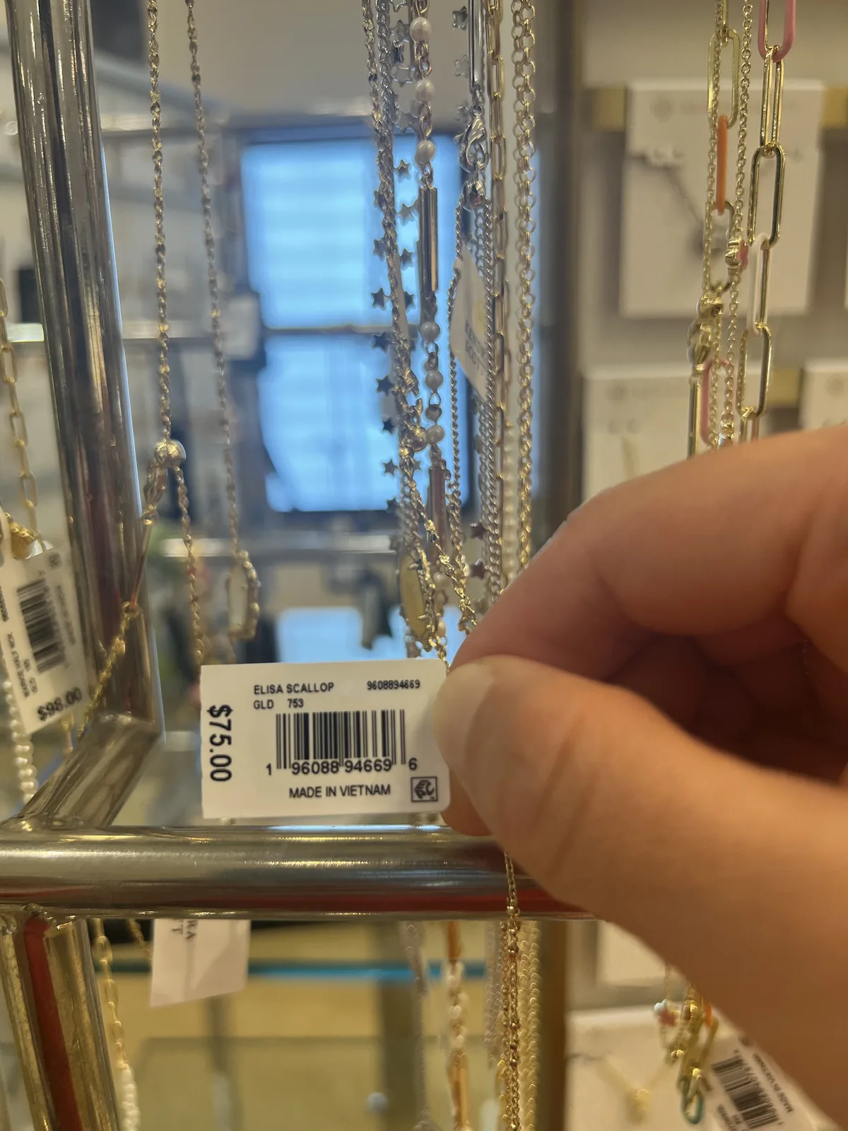 Kendra Scott Elisa 项链价签,标价 75 美元,产地 Made in Vietnam