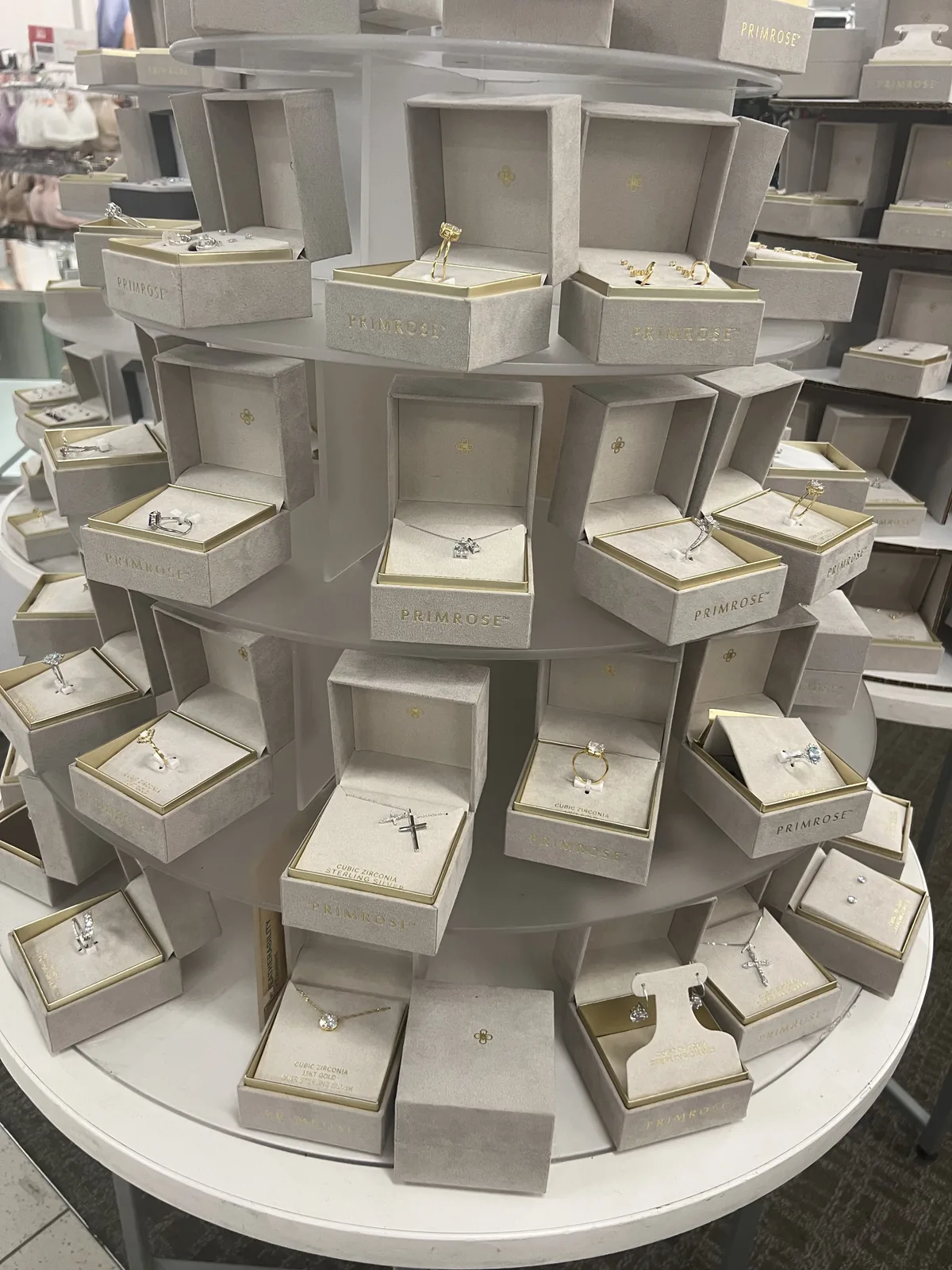 Kohl's Primrose 银饰礼盒陈列塔,米金色礼盒装满纯银锆石吊坠耳钉戒指十字架