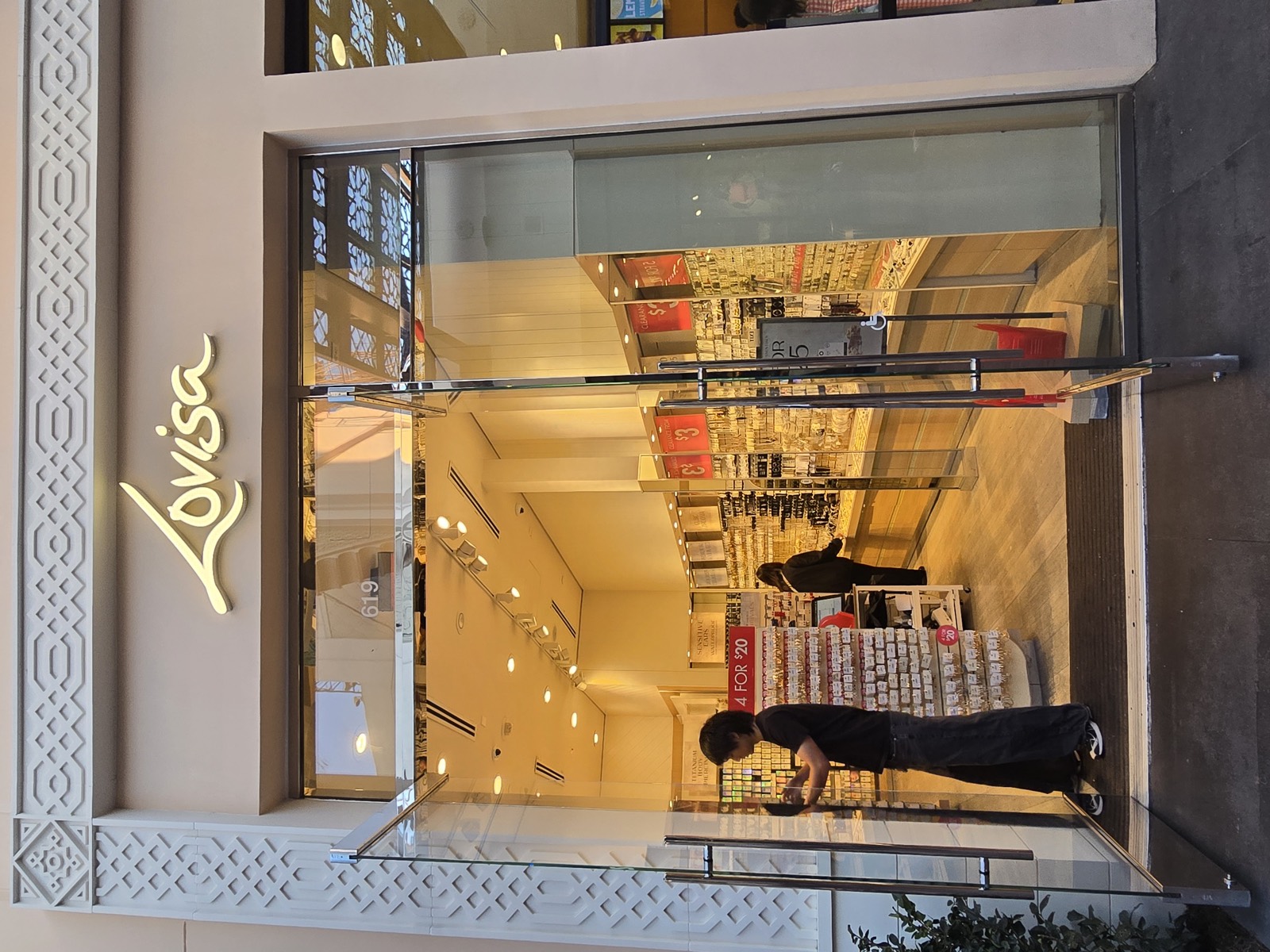 Lovisa 尔湾 Spectrum 门店