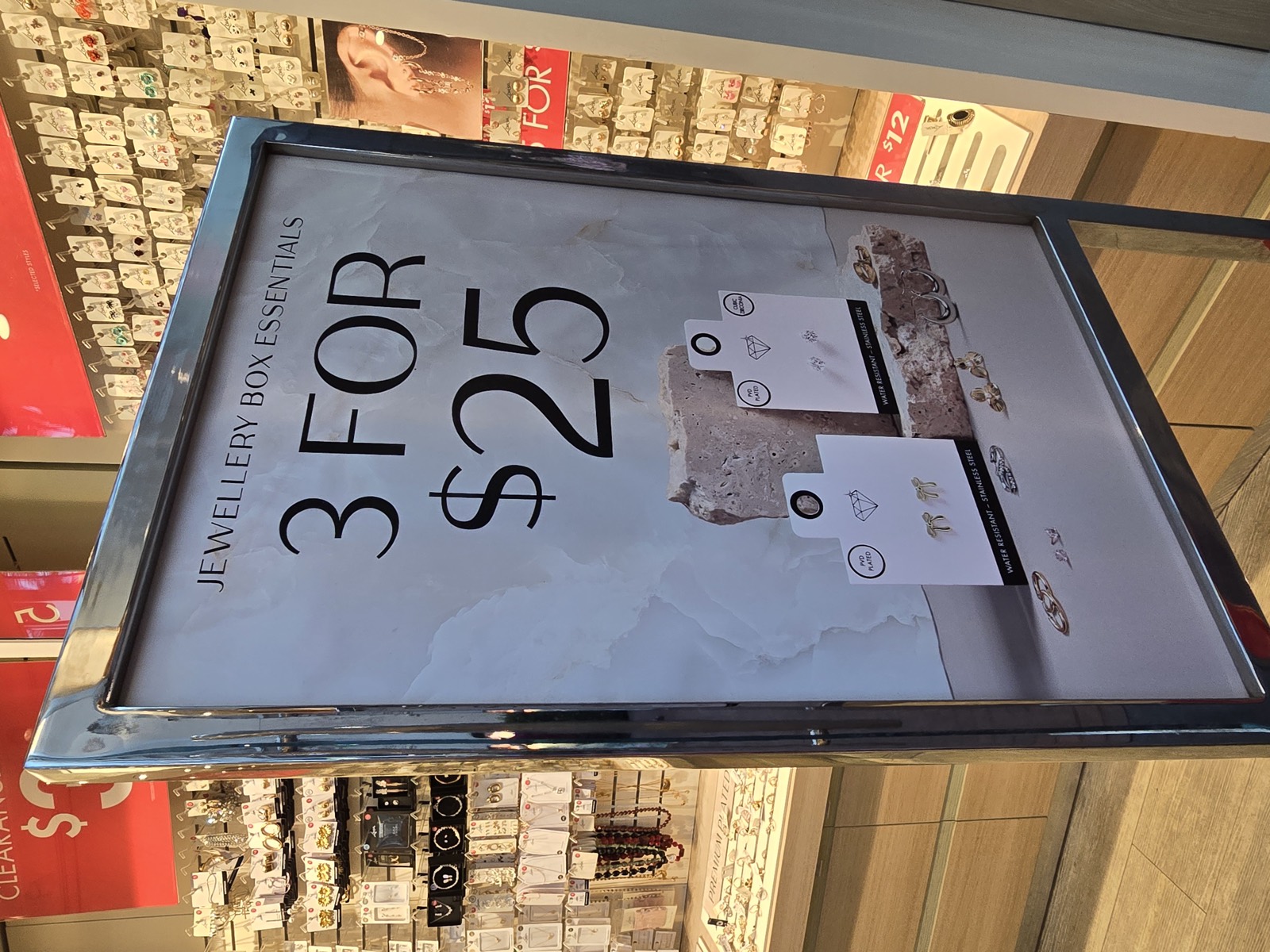 Lovisa 店内 3 FOR $25 / JEWELLERY BOX ESSENTIALS 套购促销立牌