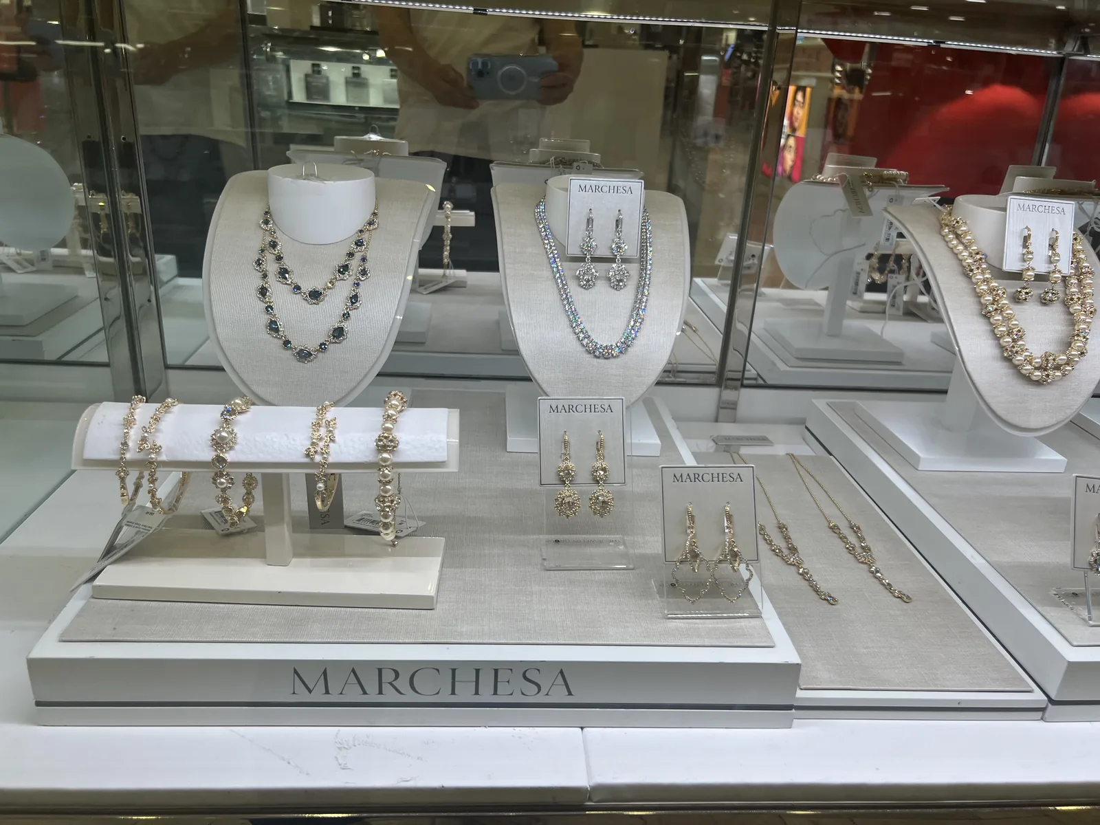 Macy's 珠宝层 Marchesa 授权设计师饰品柜