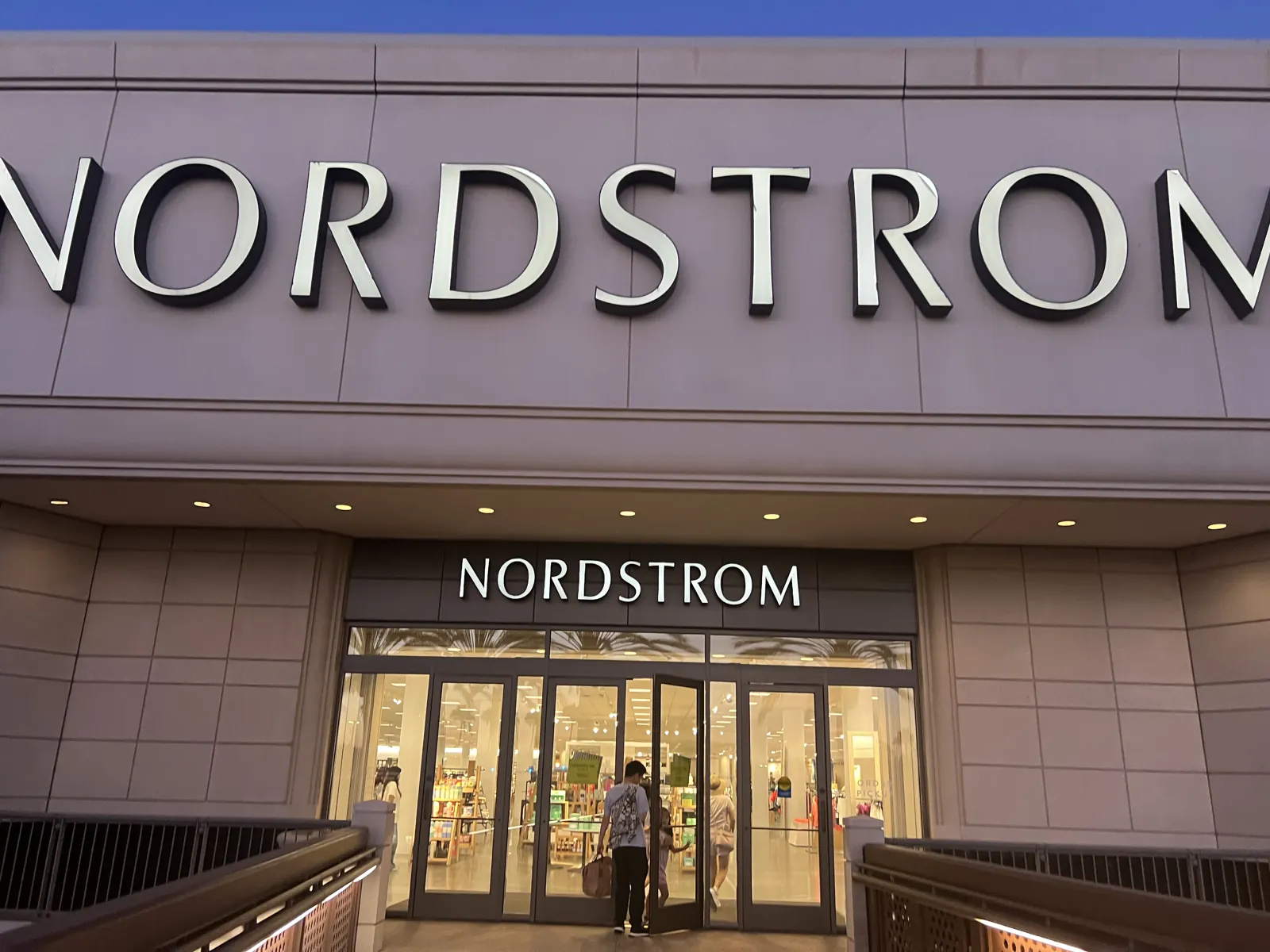 Nordstrom 尔湾 Spectrum 店内珠宝饰品专区