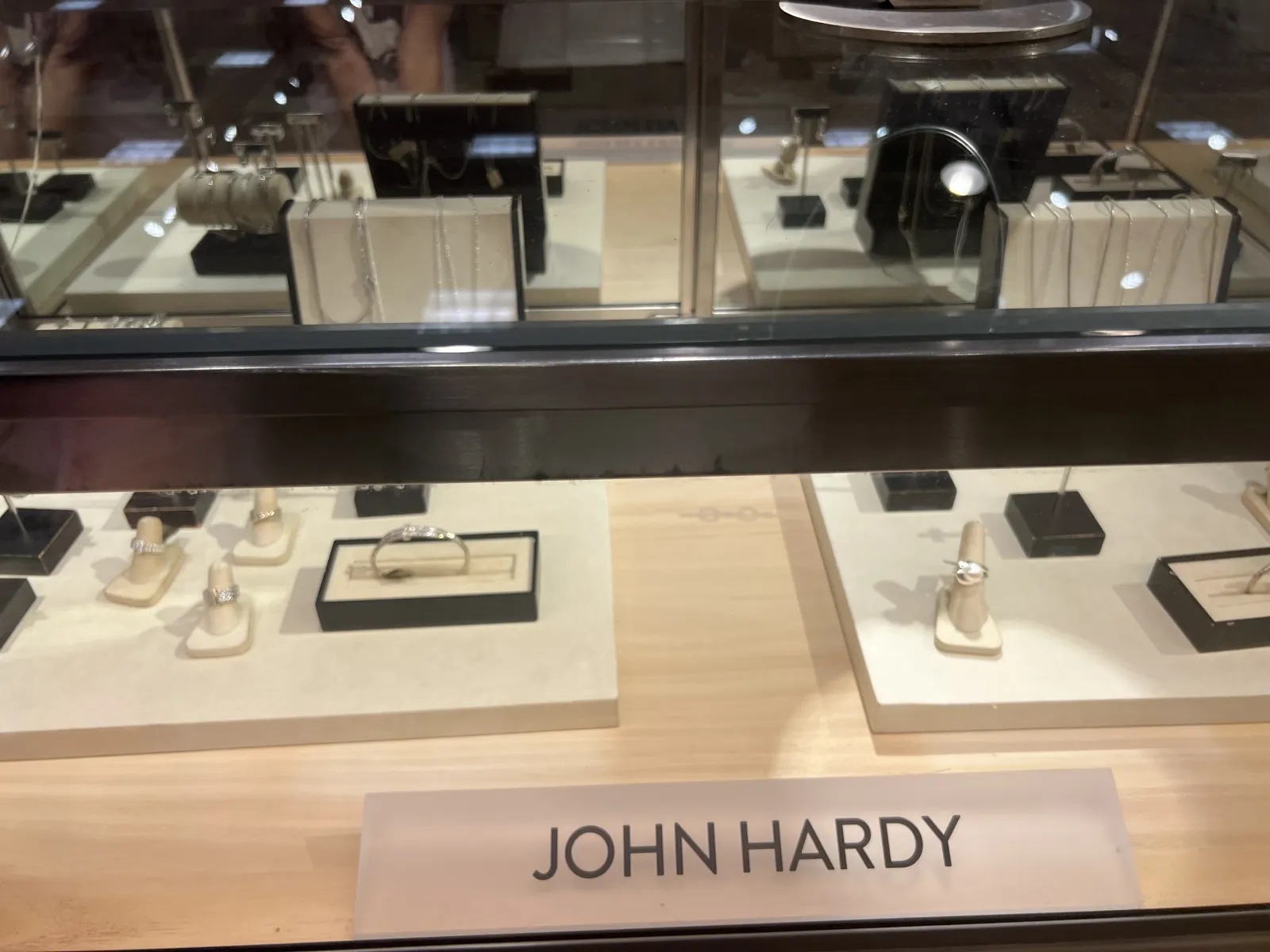 Nordstrom 店内 John Hardy 设计师珠宝专柜