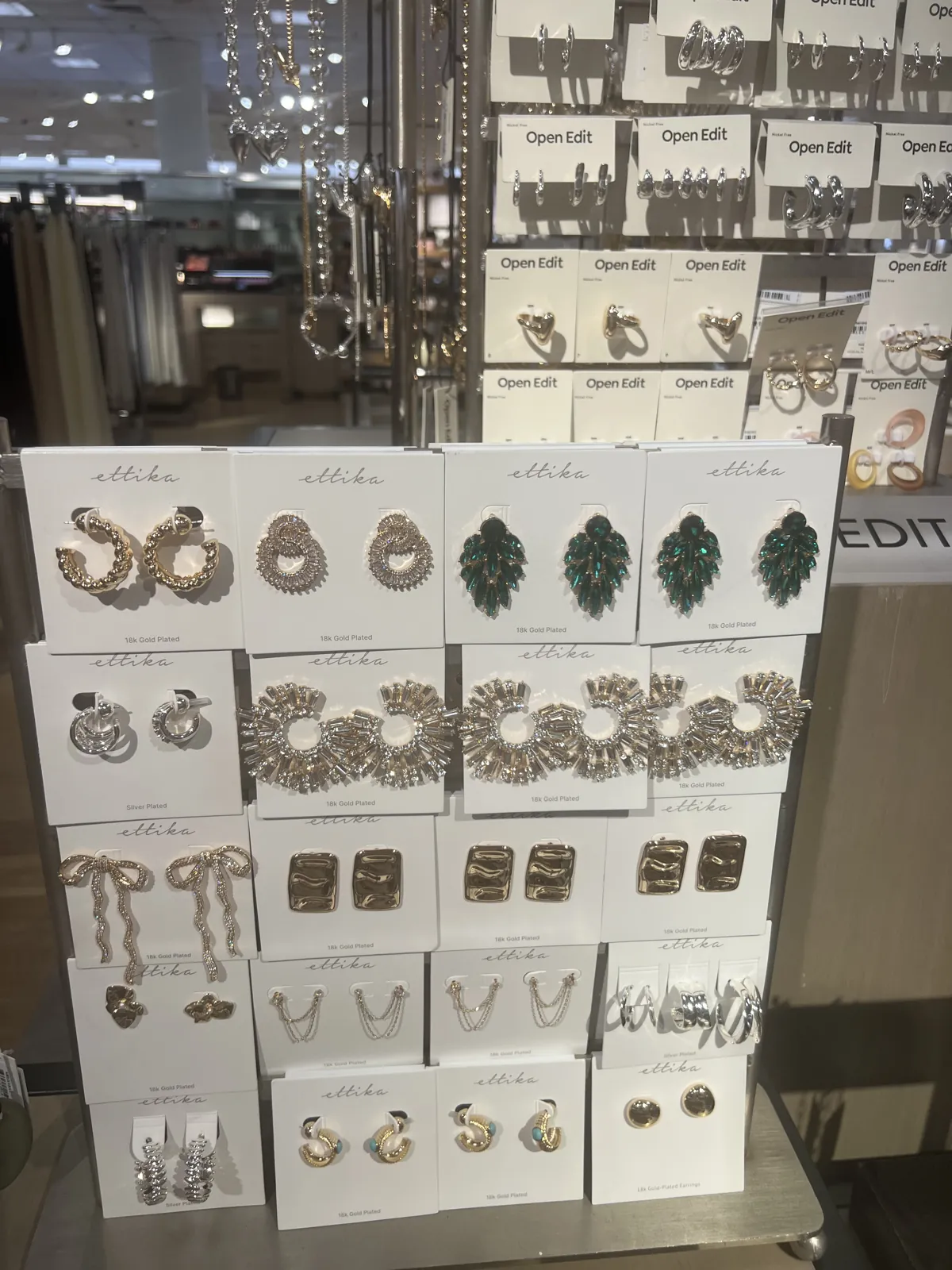 Nordstrom 自有时尚珠宝品牌 Open Edit 陈列